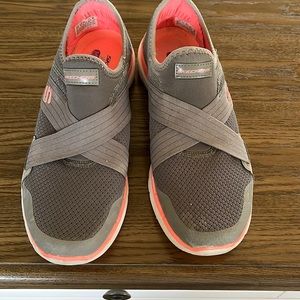 Sketchers slip on , Gray and pink